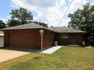 461 NW North Shore Dr, Lake Waukomis, MO 64151