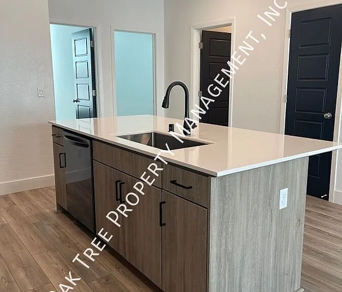 2747 E Tamarind Dr — Photo 4