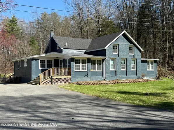 96 W. Deans Mill Road, New Baltimore, NY 12124