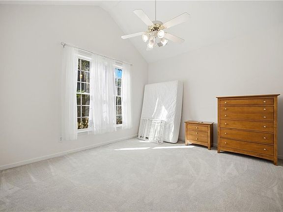 4th image of 4014 Villa Lake Rd