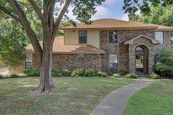 2nd image of 301 Trinidad Ct