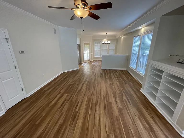 4046 Landover Ln — Photo 2
