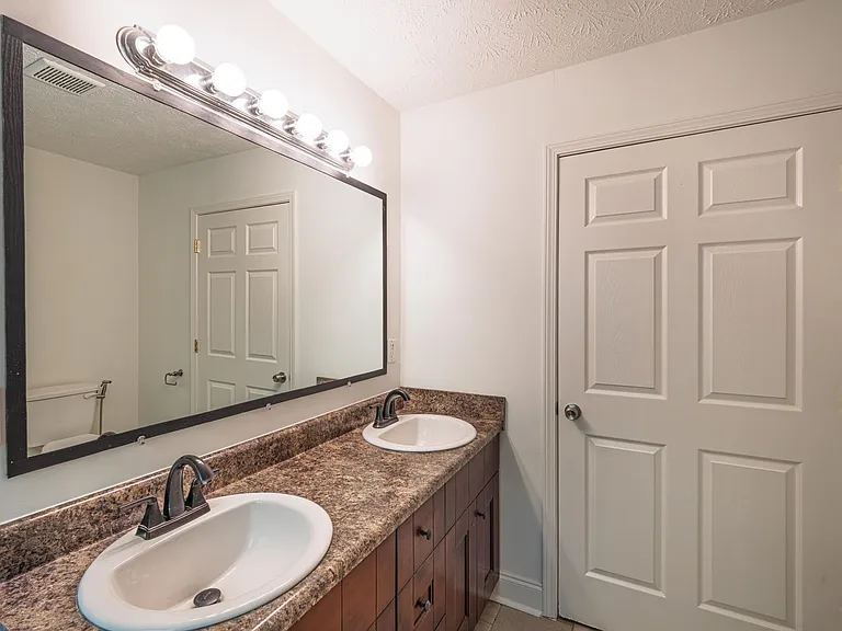 170 N Fayette Ct — Photo 12