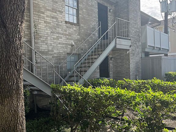 2nd image of 10821 Braes Bend Dr