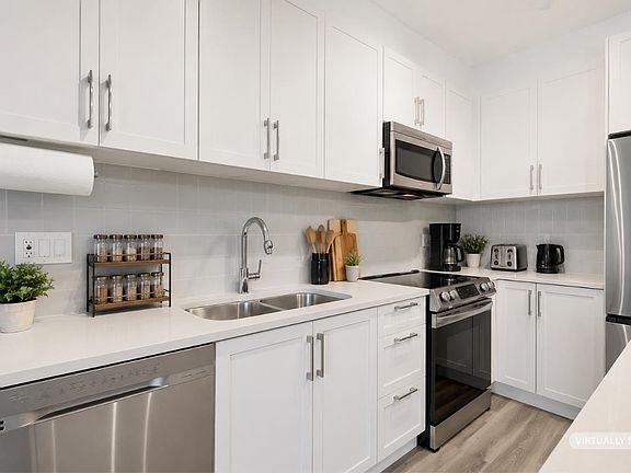 5th image of 20356 72b Ave #402