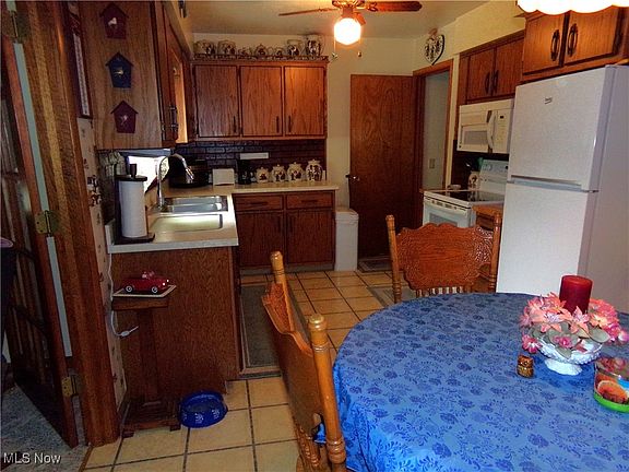 3rd image of 29 E Church St