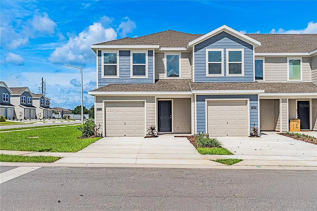 3 bed, 2.5 bath, 1460 sqft, $1,900 — Photo 1