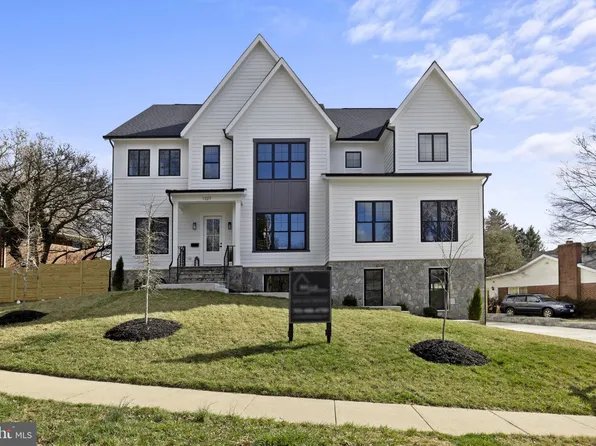 1327 Mayflower Dr, Mc Lean, VA 22101