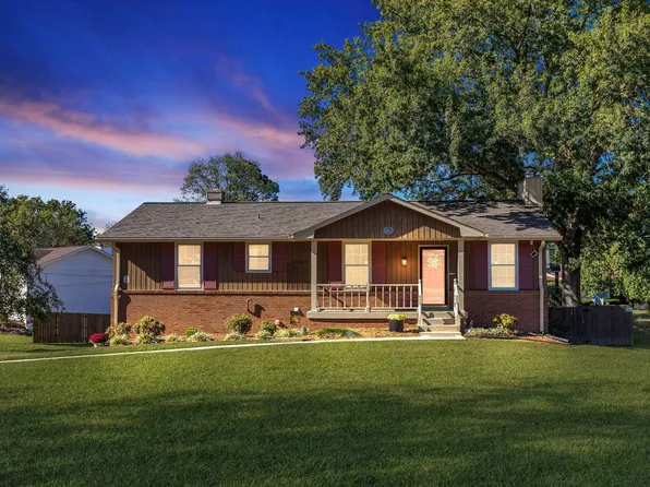 900 Cointreau Dr, Hermitage, TN 37076