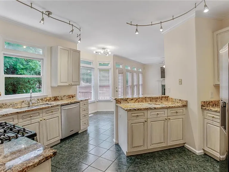 16 Ancient Oak Ct NE — Photo 12