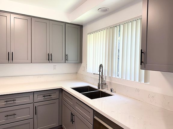 4th image of 3526 Jasmine Ave APT 3