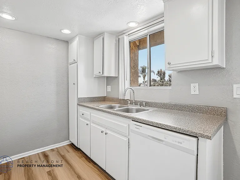 Rollingwood Apartments — Photo 61