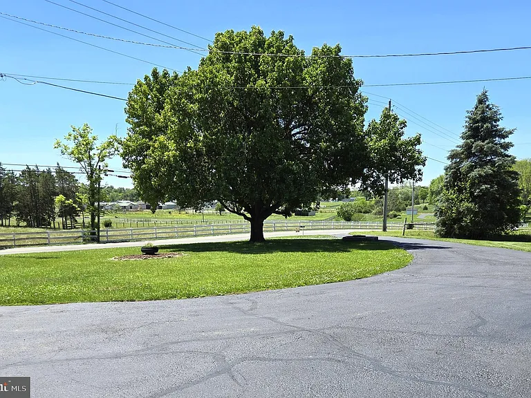 8293 Leetown Rd — Photo 3