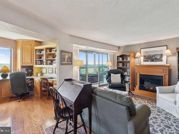 19385 Cypress Ridge Ter Unit 814, Lansdowne, VA 20176