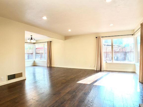 3rd image of 33 Santa Ana Dr