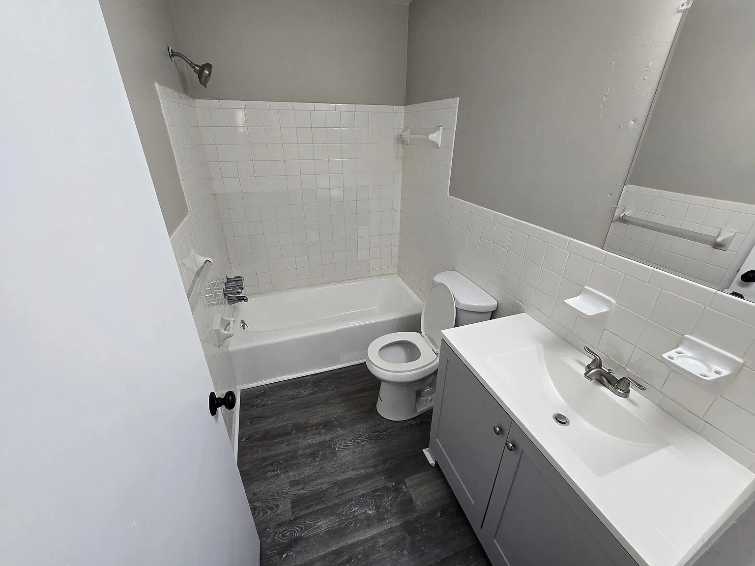 1 bed, 1.0 bath, 828 sqft, $895 — Photo 2