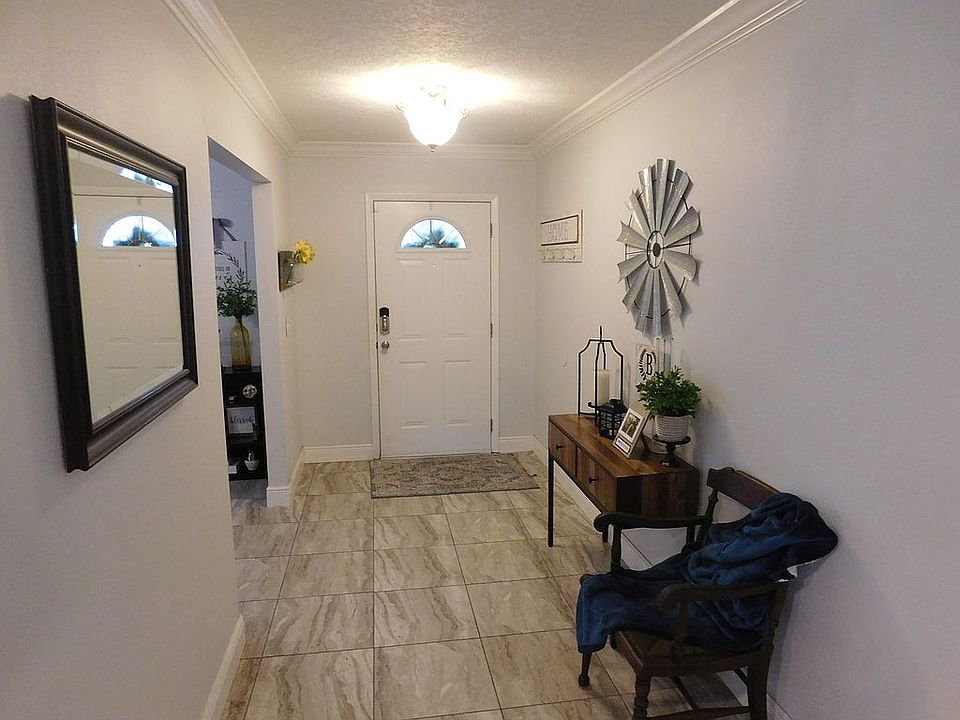 1st image of 704 Sunbury Ct
