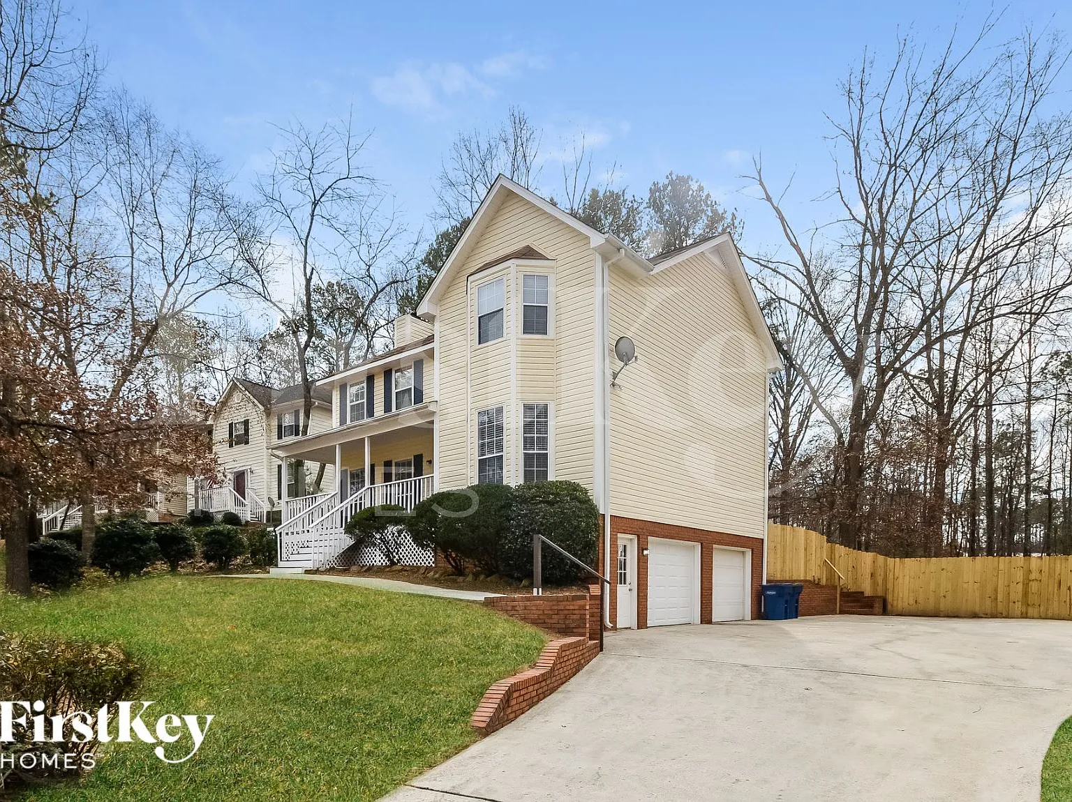 3 bed, 2.5 bath, 1944 sqft, $2,075 — Photo 2