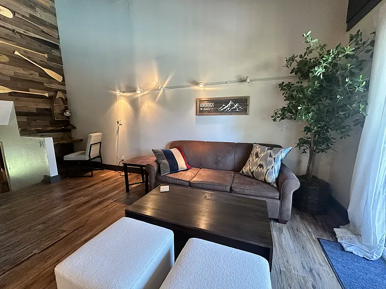 3115 N Lake Blvd #18 — Photo 5