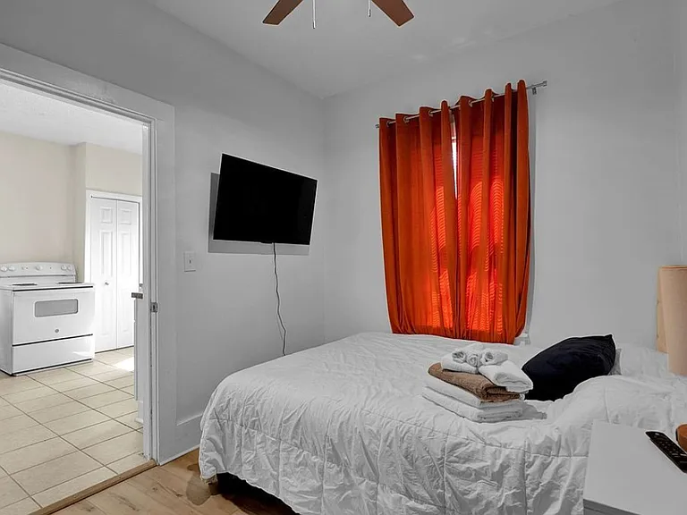 1814 Hercules Ave — Photo 10