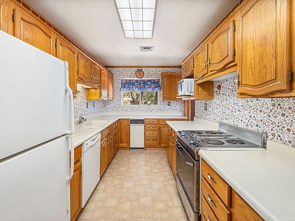 4th image of 54481 Pinchot Dr