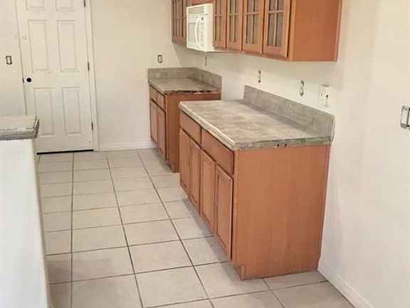 4th image of 9857 Kingman Dr