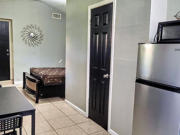 2nd image of 5719 N Apopka Vineland Rd Unit B