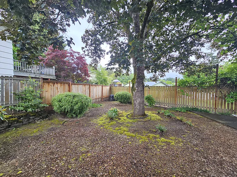 690 SW 130th Ave — Photo 46