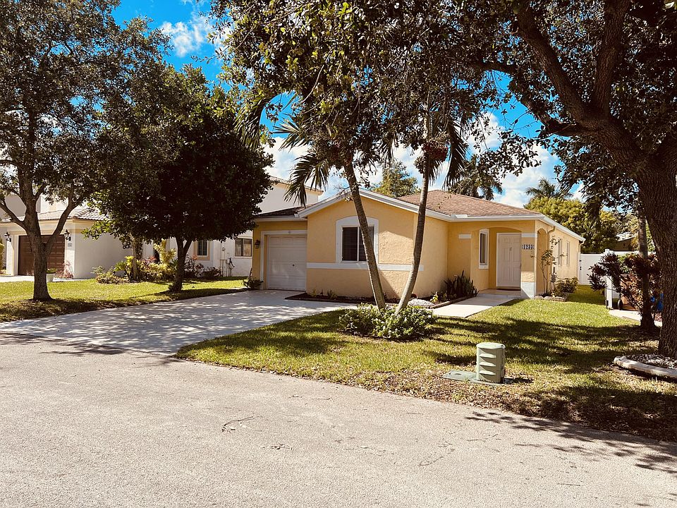 1st image of 1233 SW 46th Ave