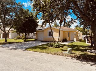 1233 SW 46th Ave, Deerfield Beach, FL 33442