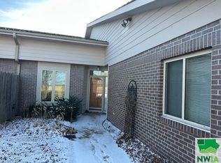 2101 E Main St, Vermillion, SD 57069