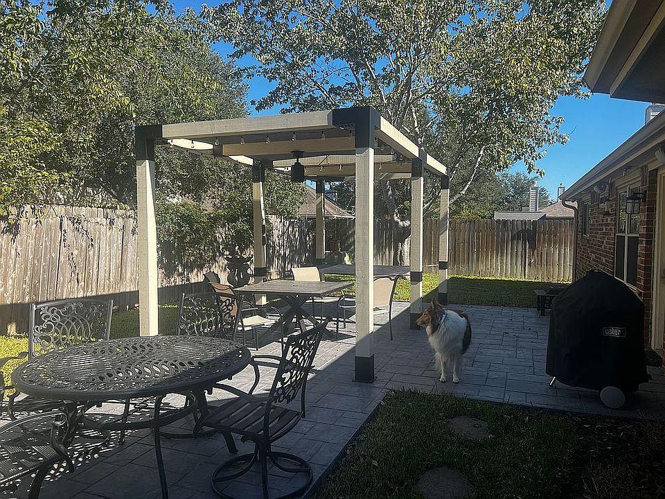 2nd image of 3527 Lakearies Ln
