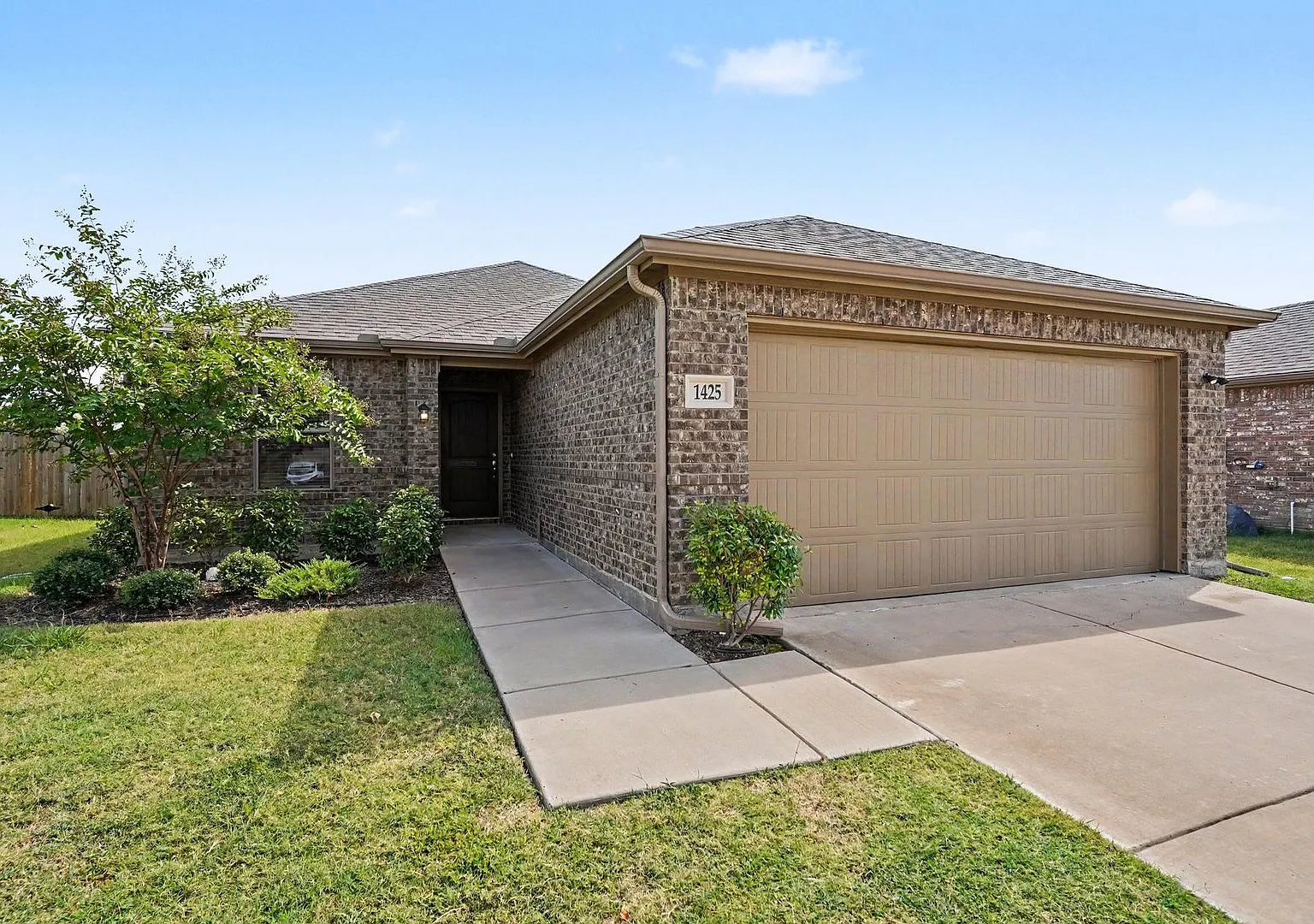 Welcome to 1425 Waverley Dr in Greenville! This inviting home offers comfortable living with a fu... — Photo 2