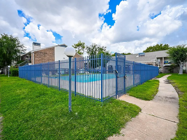 3900 Woodchase Dr #86 — Photo 31