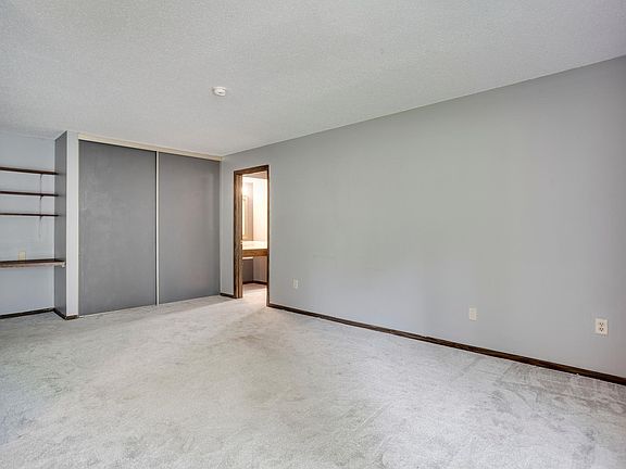 4th image of 702 Old Settlers Trl APT 3
