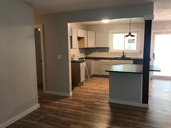4th image of 161 Maplelawn Dr