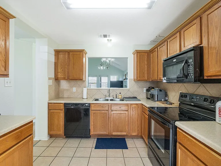 4407 Golden Gate Dr — Photo 5