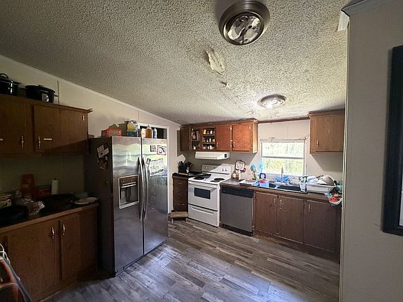5th image of 201 Lakeshore Dr