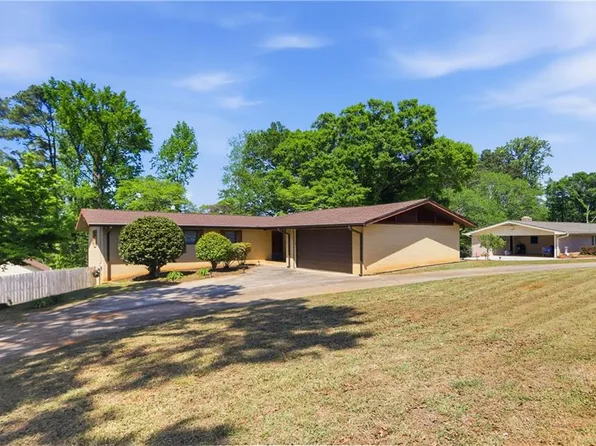 2989 Beechwood Dr, Lithia Springs, GA 30122