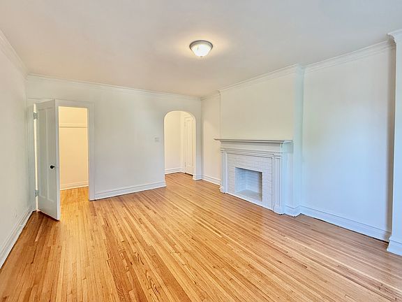 2nd image of 6504 N Leavitt St #3