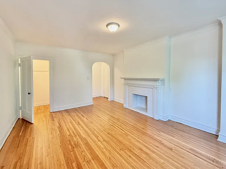 6504 N Leavitt St #3 — Photo 2