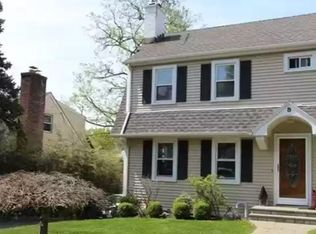 8 Harrington Pl, Mamaroneck, NY 10543