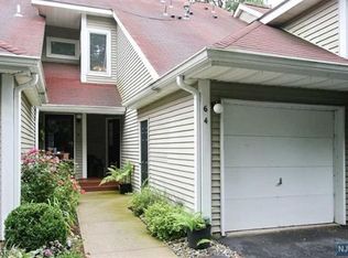 6 Schofield Ct, Oak Ridge, NJ 07438