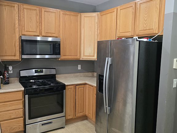 2nd image of 2933 Stratford Way