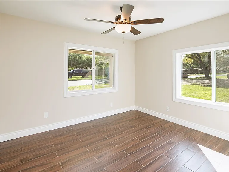 1302 Hackberry St — Photo 15