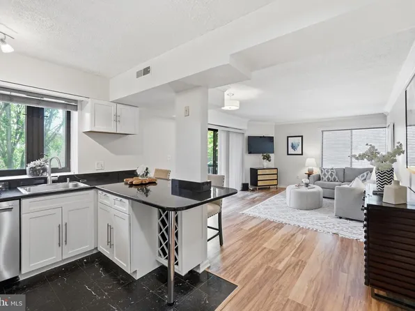 2320 Wisconsin Ave NW APT 213, Washington, DC 20007