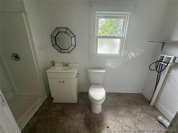 5th image of 604 W Bristol Street