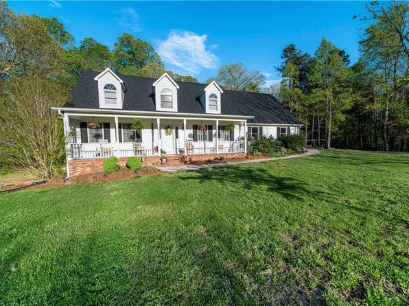 6495 Pine Hall Rd, Belews Creek, NC 27009