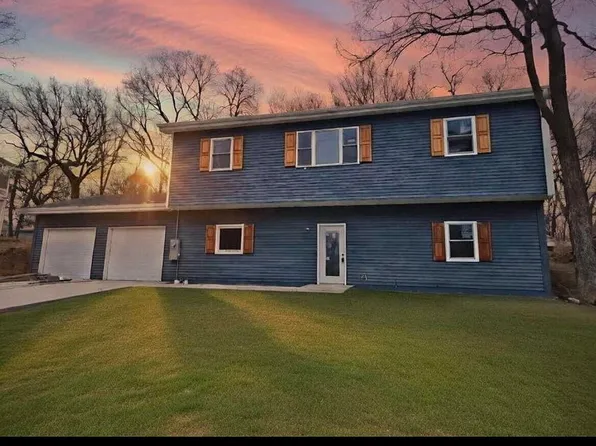 712 Lindberg Dr, Council Bluffs, IA 51503