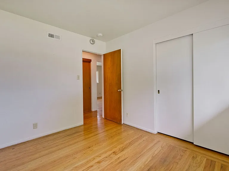 160 Kit Carson Ct — Photo 45